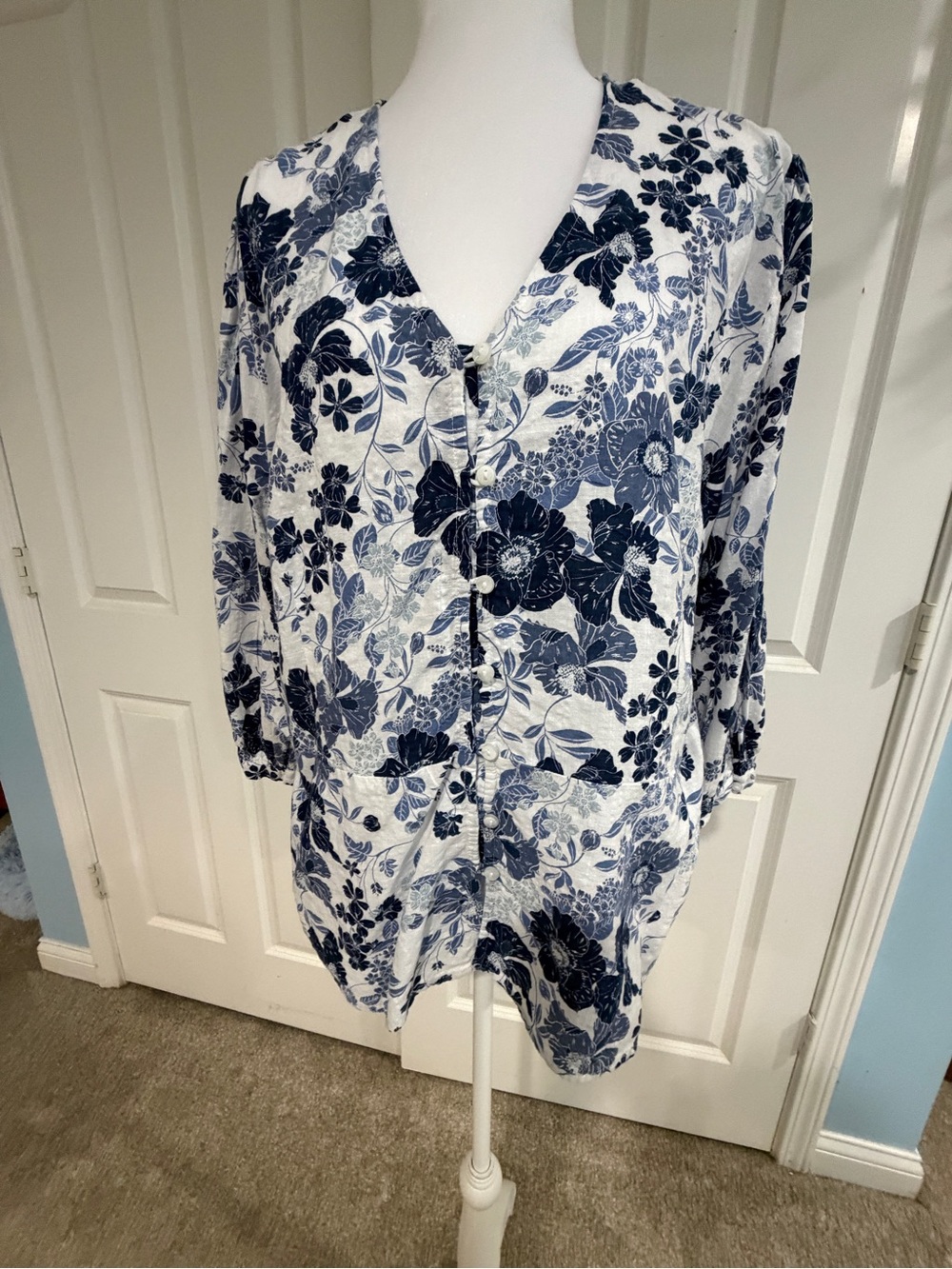 Women’s Liz Claiborne Navy Floral Button-Front Top